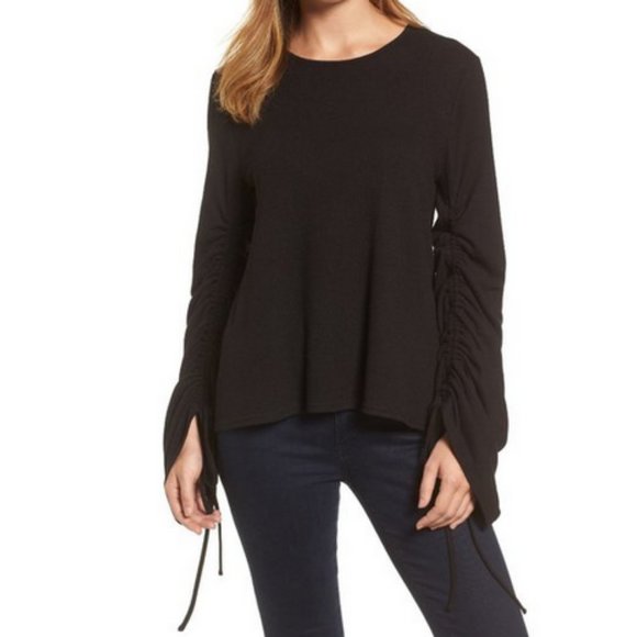 Vince Camuto Sweaters - Vince Camuto Women’s Black Light Sweater Size Medium